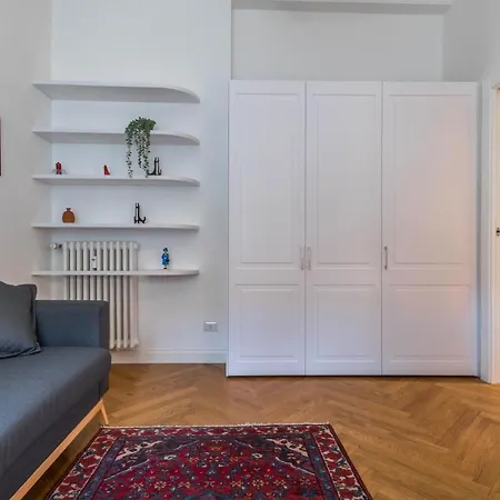 Апартаменты Joivy Lovely Flat For 2 On Quiet Street Near Centre Милан