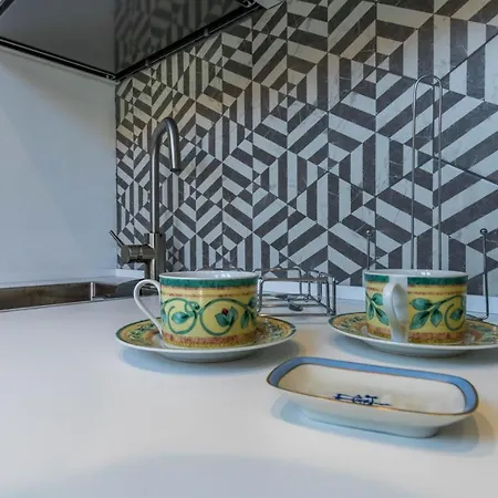 Апартаменты Joivy Lovely Flat For 2 On Quiet Street Near Centre